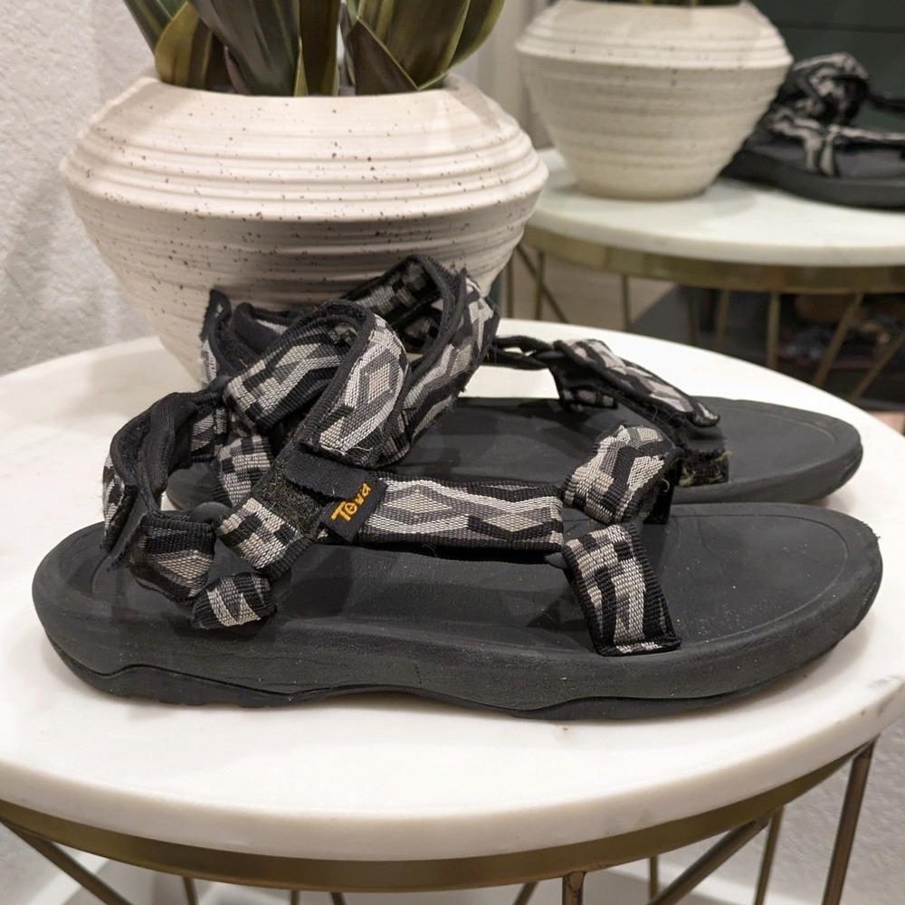 Teva Hurricane XLT2 Sandal Kids 5 Black Grey Geometric 1019390Y Outdoor Hiking - Picture 1 of 7
